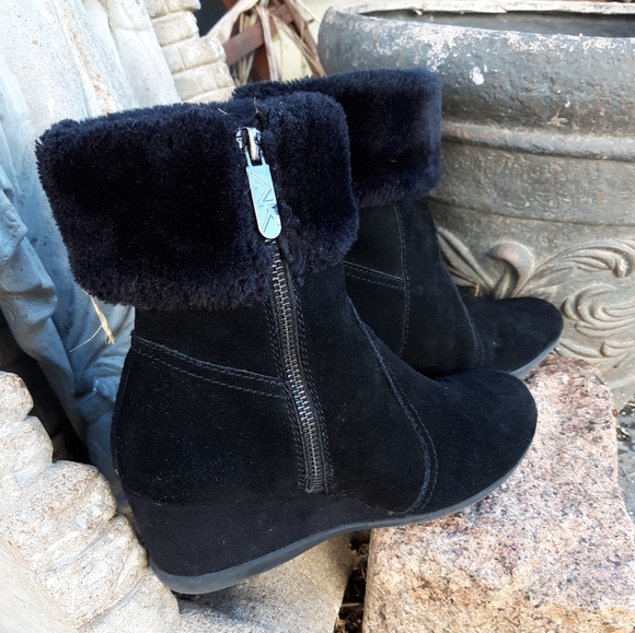 Vintage AK Sports Faux Fur Trimmed Booties - Picture 2 of 6